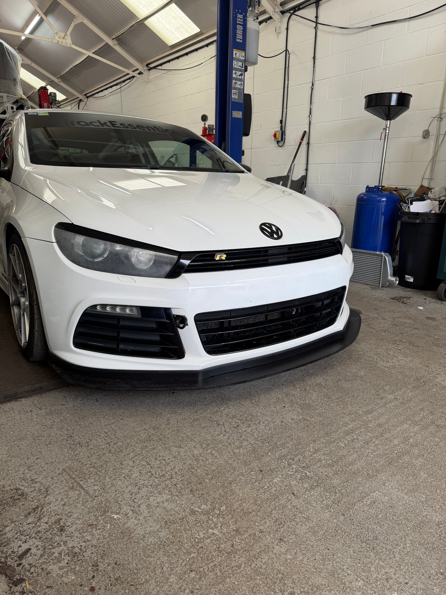 VW Scirocco chassis mount splitter